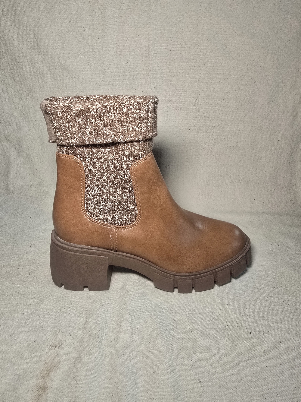 Universal Thread Brown Knit Cuff Chelsea Boot Size 6